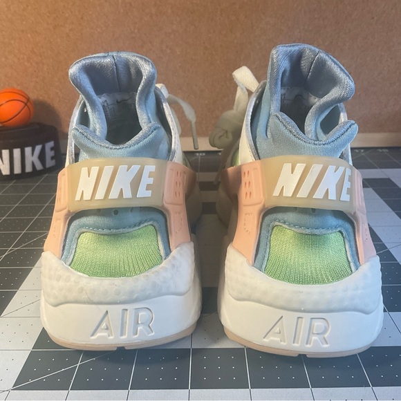 Nike 
huarache 
'sun club'
brand new
NWOT - Picture 9 of 12